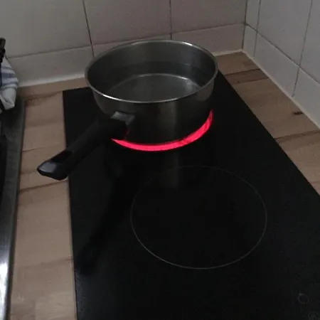 Renove Prive Proche De Toutes Commodites Et Loisirs, Place Parking Inclus 라루브불