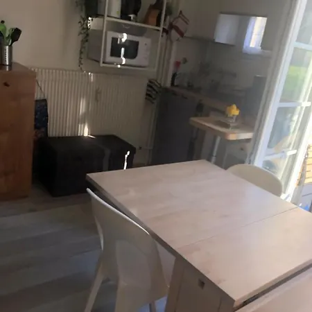 Renove Prive Proche De Toutes Commodites Et Loisirs, Place Parking Inclus *