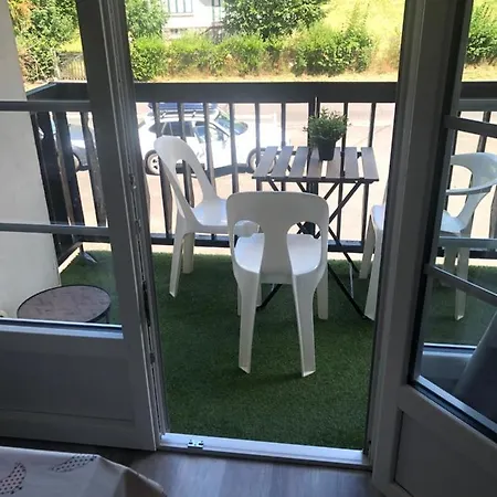 Renove Prive Proche De Toutes Commodites Et Loisirs, Place Parking Inclus 라루브불