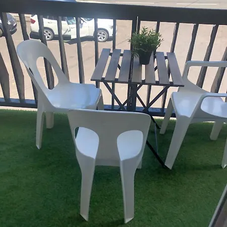 Renove Prive Proche De Toutes Commodites Et Loisirs, Place Parking Inclus * 라루브불