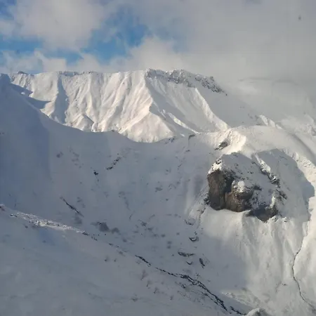 Renove Prive Proche De Toutes Commodites Et Loisirs, Place Parking Inclus *