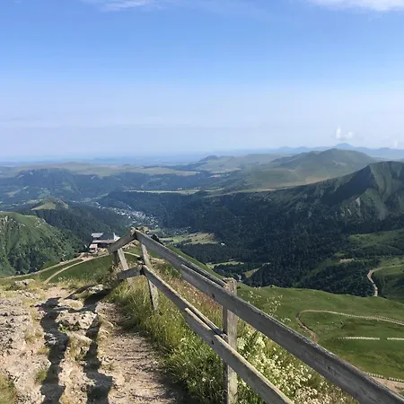 Renove Prive Proche De Toutes Commodites Et Loisirs, Place Parking Inclus 라루브불