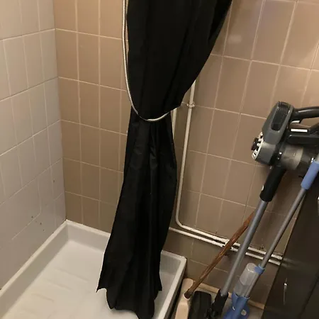 Renove Prive Proche De Toutes Commodites Et Loisirs, Place Parking Inclus * 라루브불